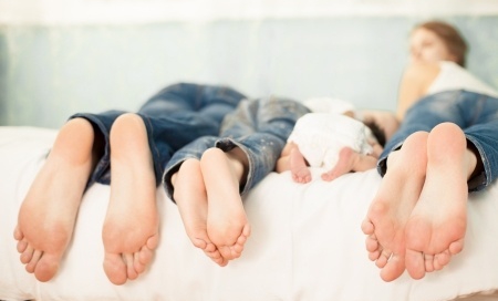 familia en la cama